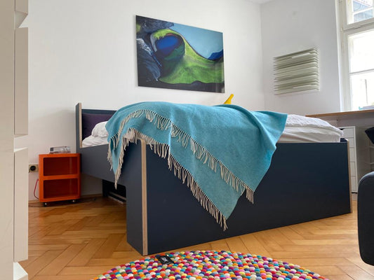 Unser BETT SET MEDIUM COSY in Smokey Blue, mitten in der Münchner Altstadt